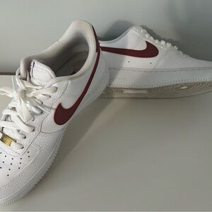 Size 9 - Low Nike Air Force 1 White Team Red